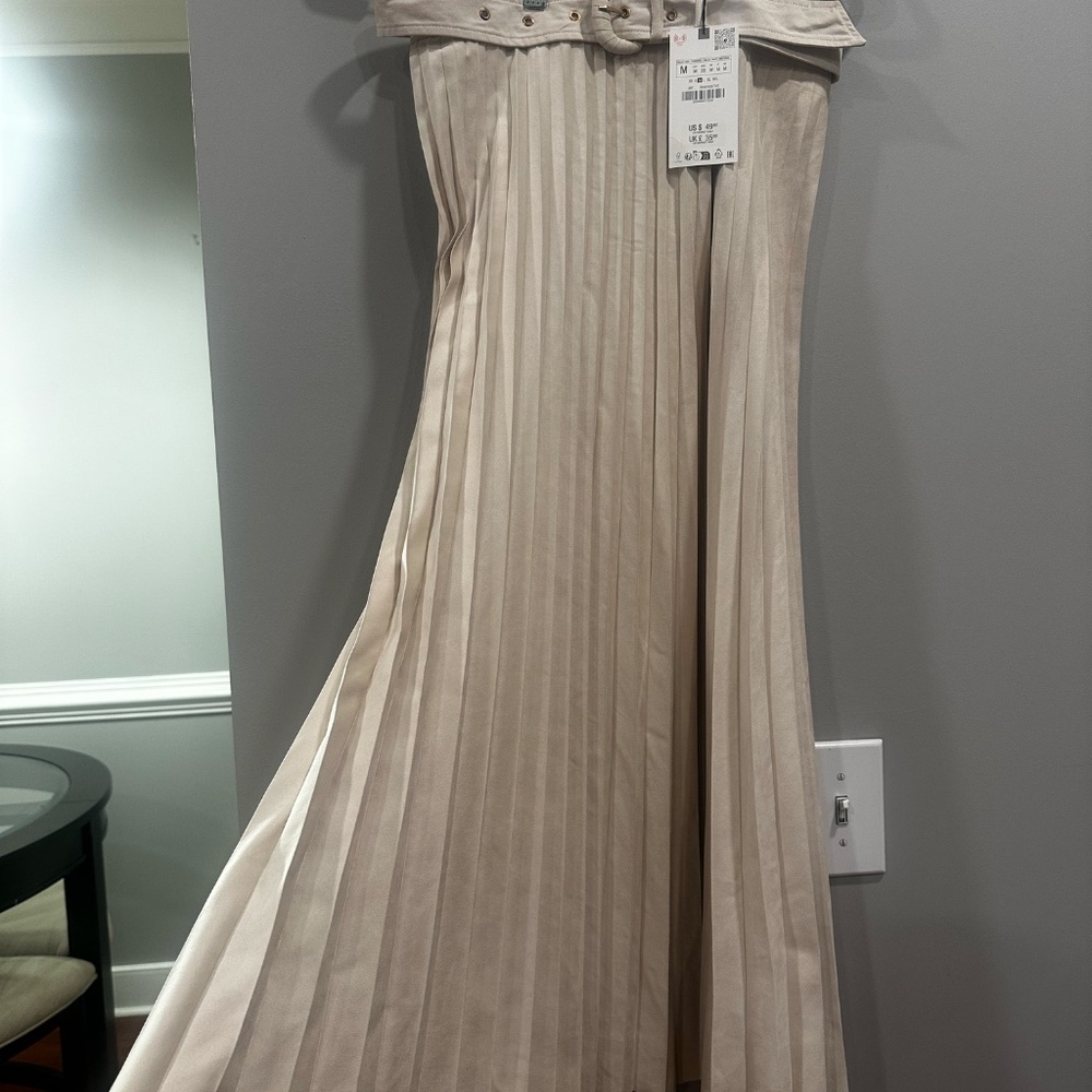 Zara Pleated Midi Skirt Sized Medium Beige Cream Tan